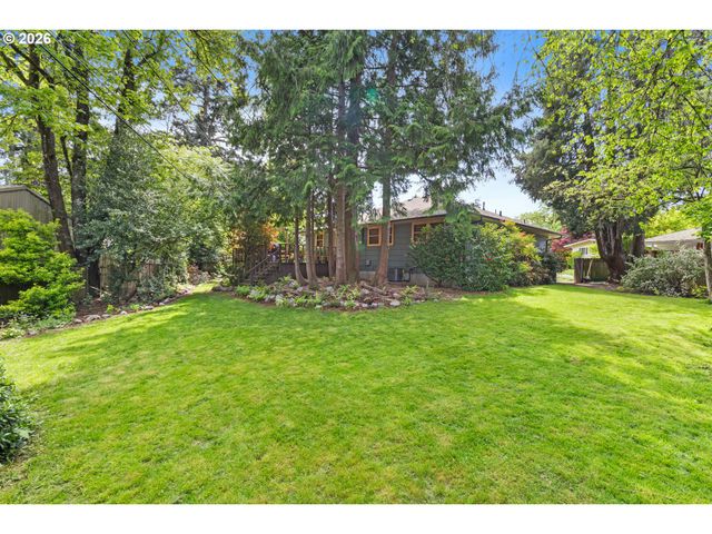 4755 Se WASHINGTON Pl, Milwaukie, OR 97222
