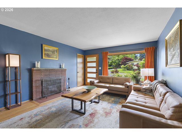4755 Se WASHINGTON Pl, Milwaukie, OR 97222
