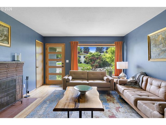 4755 Se WASHINGTON Pl, Milwaukie, OR 97222