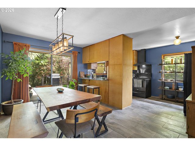 4755 Se WASHINGTON Pl, Milwaukie, OR 97222