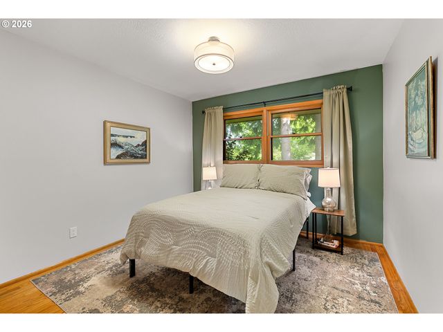 4755 Se WASHINGTON Pl, Milwaukie, OR 97222