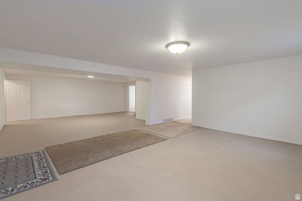 Image 17 of property listing at 290 E 450 S, Hyde Park, UT 84318