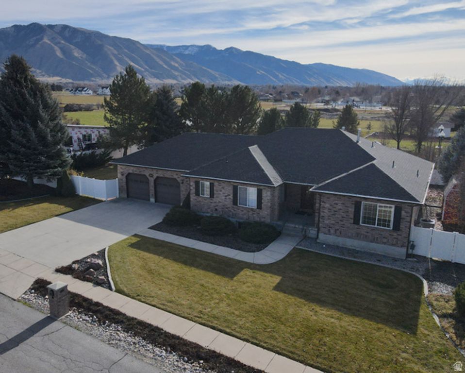 Image 23 of property listing at 290 E 450 S, Hyde Park, UT 84318