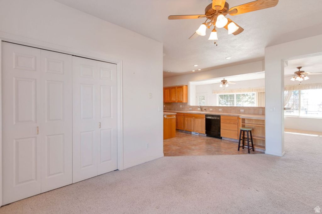 Image 8 of property listing at 290 E 450 S, Hyde Park, UT 84318