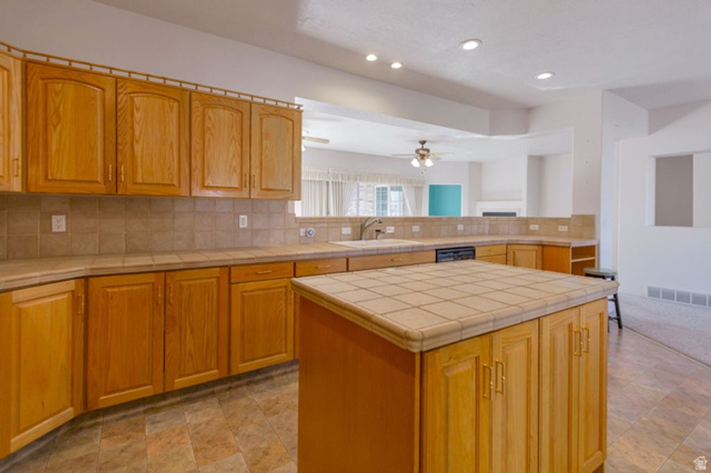 Image 10 of property listing at 290 E 450 S, Hyde Park, UT 84318