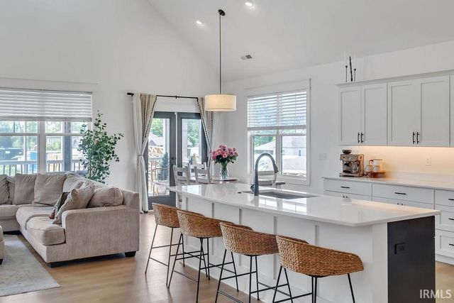 453 W That Road, Bloomington, IN 47403