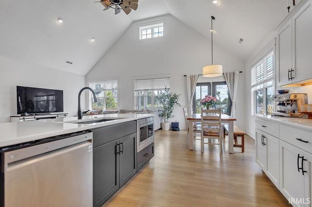 453 W That Road, Bloomington, IN 47403