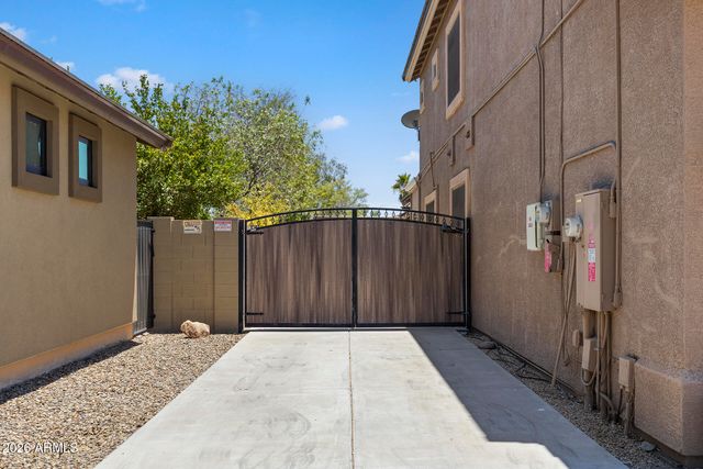2437 E GROVERS Avenue, Phoenix, AZ 85032