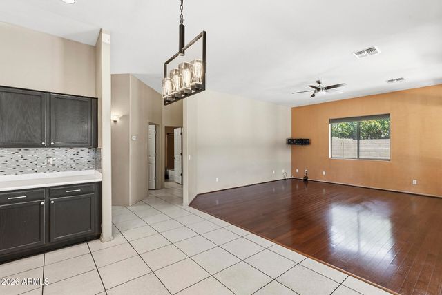2437 E GROVERS Avenue, Phoenix, AZ 85032