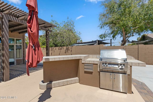 2437 E GROVERS Avenue, Phoenix, AZ 85032