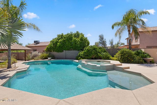2437 E GROVERS Avenue, Phoenix, AZ 85032