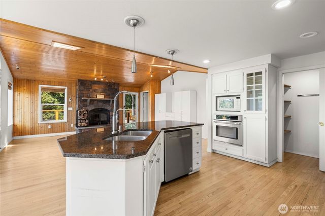 20801 Hermway Heights Place, Mount Vernon, WA 98274