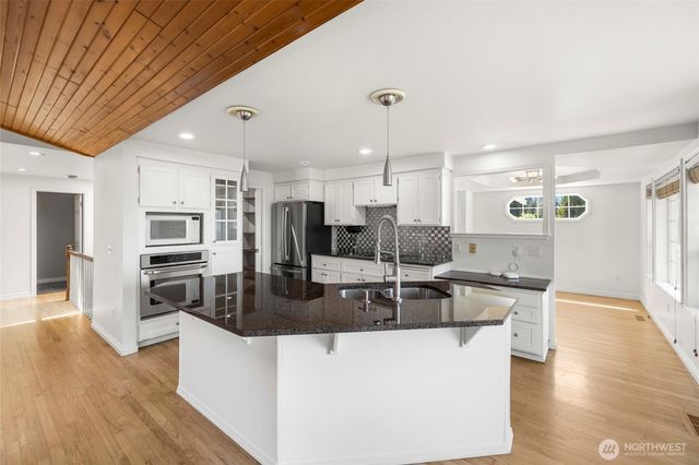 20801 Hermway Heights Place, Mount Vernon, WA 98274