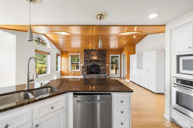 20801 Hermway Heights Place, Mount Vernon, WA 98274