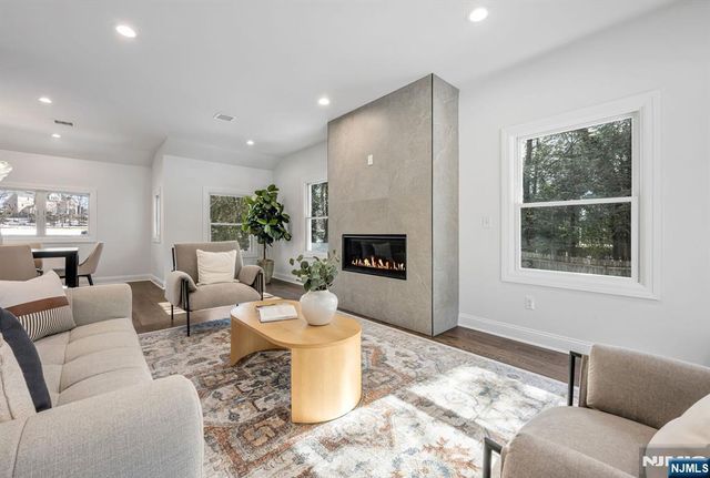 35 Lloyd Road, Ho-ho-kus, NJ 07423