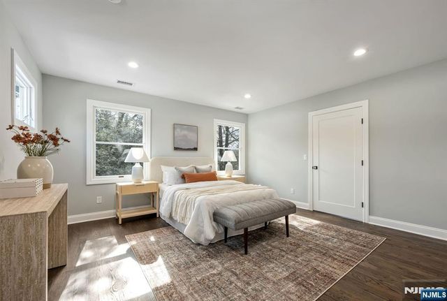 35 Lloyd Road, Ho-ho-kus, NJ 07423