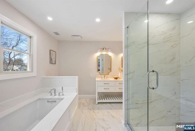 35 Lloyd Road, Ho-ho-kus, NJ 07423