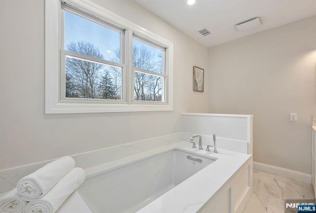 35 Lloyd Road, Ho-ho-kus, NJ 07423