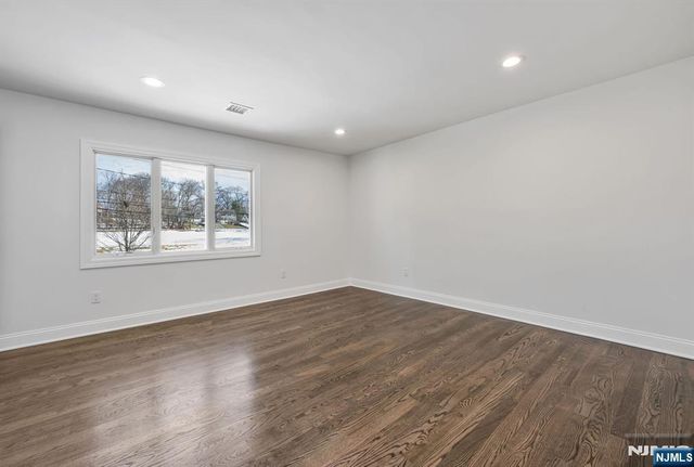 35 Lloyd Road, Ho-ho-kus, NJ 07423