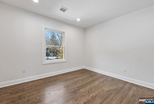 35 Lloyd Road, Ho-ho-kus, NJ 07423