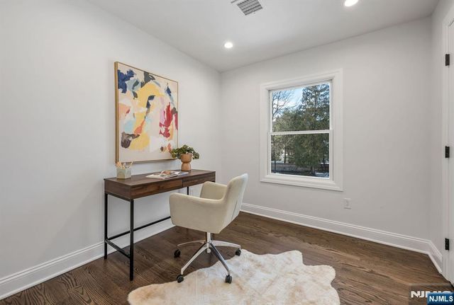 35 Lloyd Road, Ho-ho-kus, NJ 07423