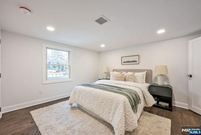 35 Lloyd Road, Ho-ho-kus, NJ 07423