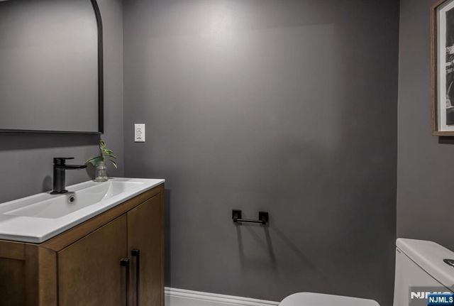 35 Lloyd Road, Ho-ho-kus, NJ 07423