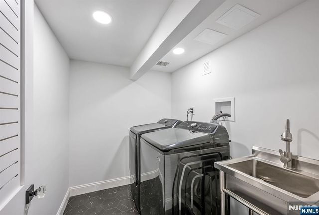 35 Lloyd Road, Ho-ho-kus, NJ 07423