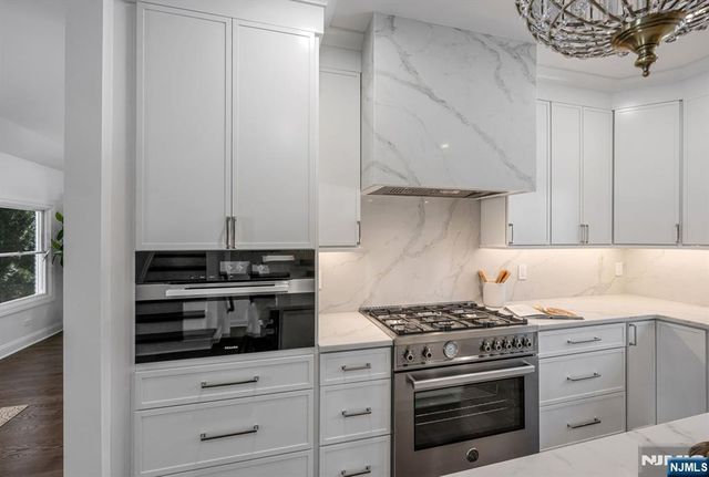 35 Lloyd Road, Ho-ho-kus, NJ 07423