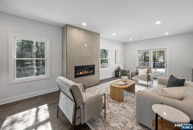 35 Lloyd Road, Ho-ho-kus, NJ 07423