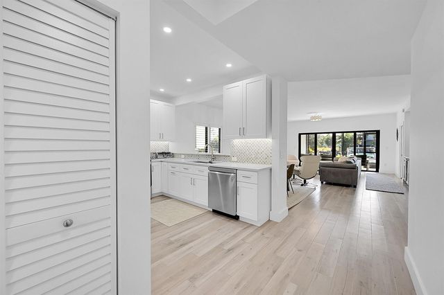 210 Captains Walk 701, Delray Beach, FL 33483