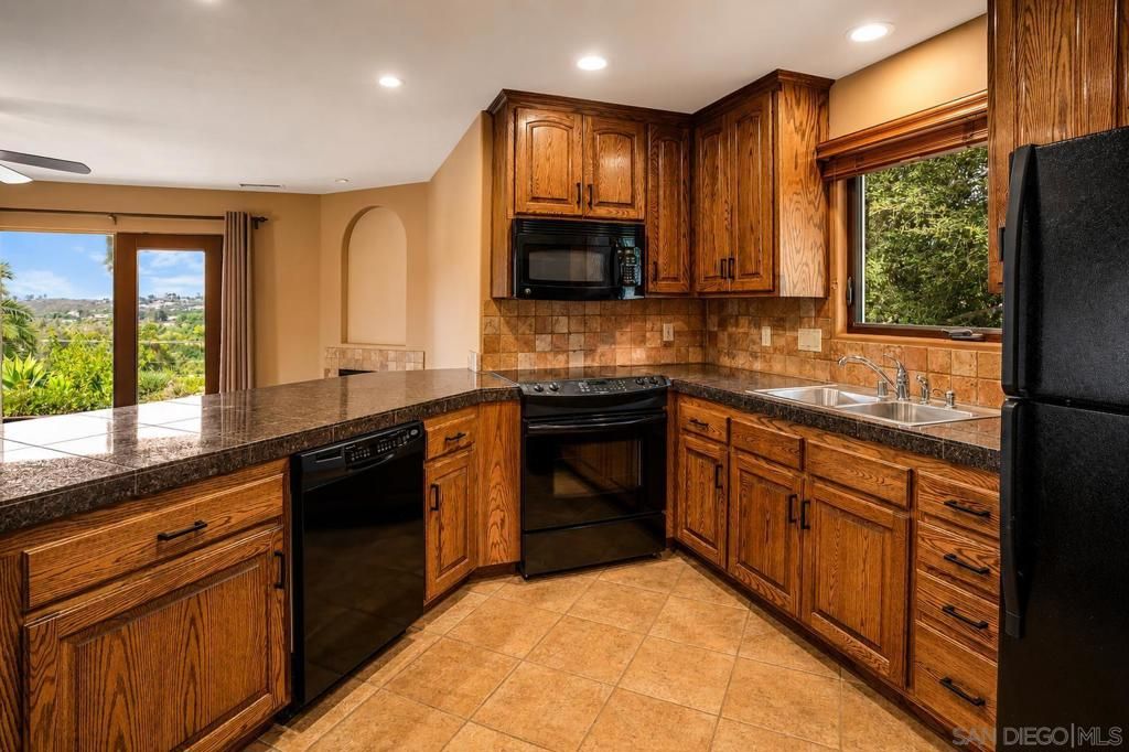 Image 31 of property listing at 30403 Toronga Way, Valley Center, CA 92082
