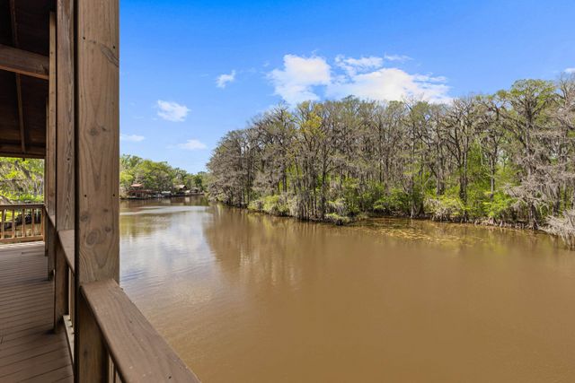 5119 Cypress Village Rd, Karnack, TX 75661