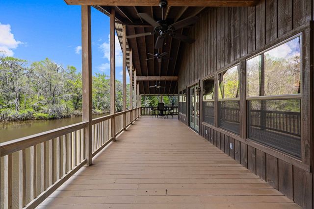 5119 Cypress Village Rd, Karnack, TX 75661