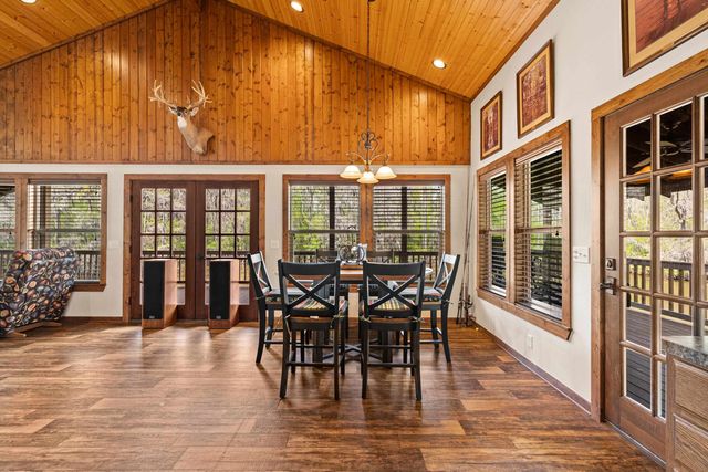 5119 Cypress Village Rd, Karnack, TX 75661