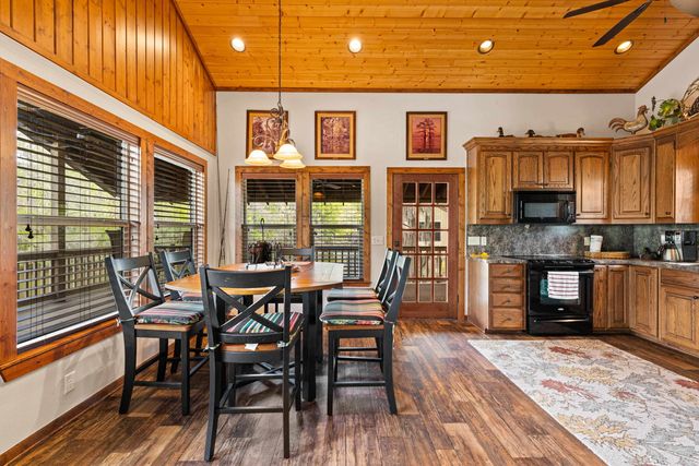 5119 Cypress Village Rd, Karnack, TX 75661