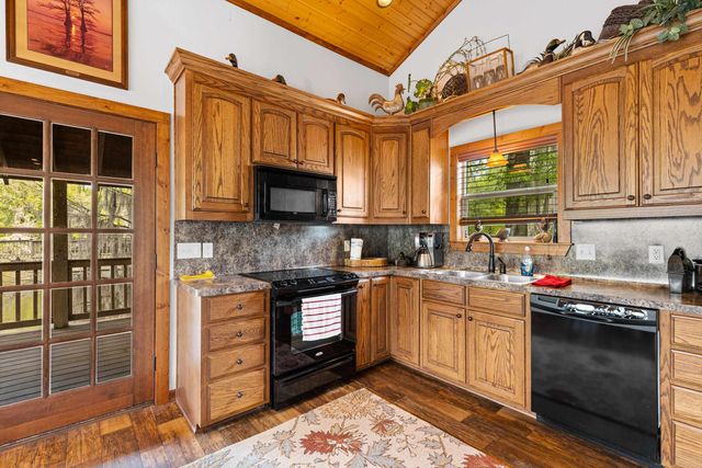 5119 Cypress Village Rd, Karnack, TX 75661