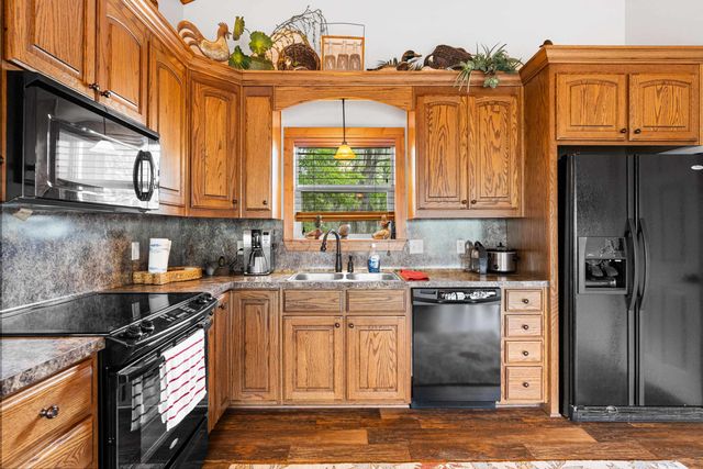 5119 Cypress Village Rd, Karnack, TX 75661