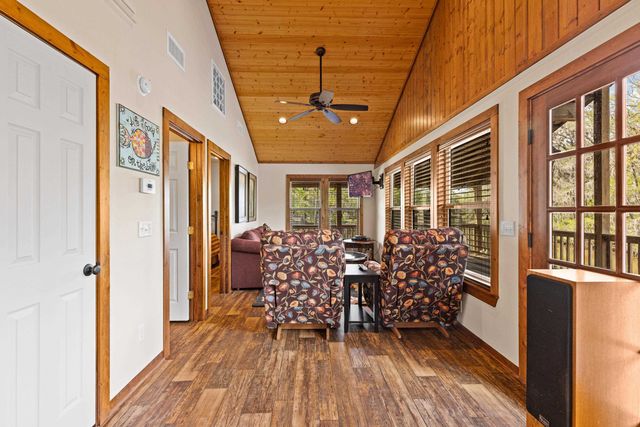 5119 Cypress Village Rd, Karnack, TX 75661