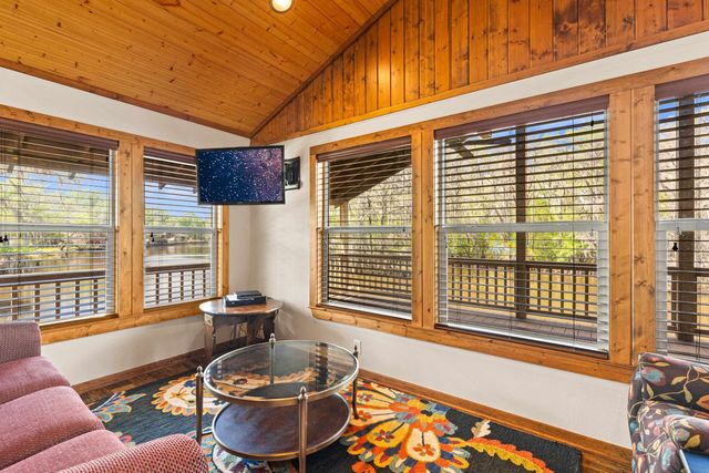 5119 Cypress Village Rd, Karnack, TX 75661