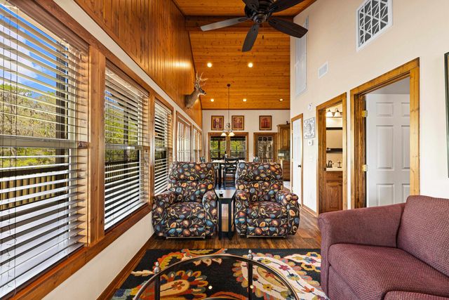 5119 Cypress Village Rd, Karnack, TX 75661