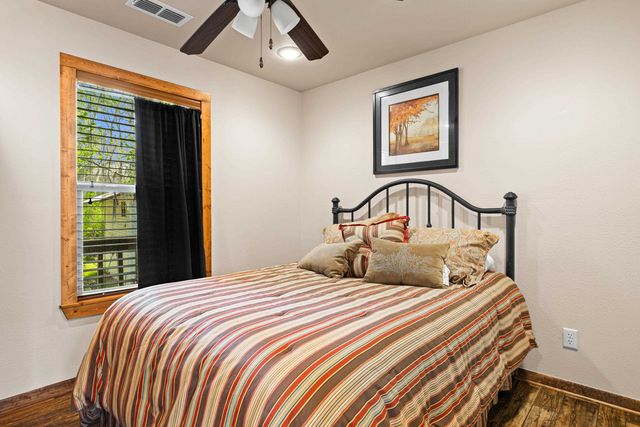 5119 Cypress Village Rd, Karnack, TX 75661