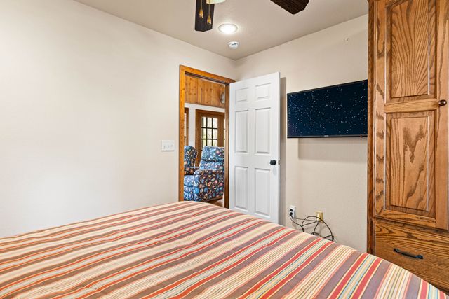 5119 Cypress Village Rd, Karnack, TX 75661