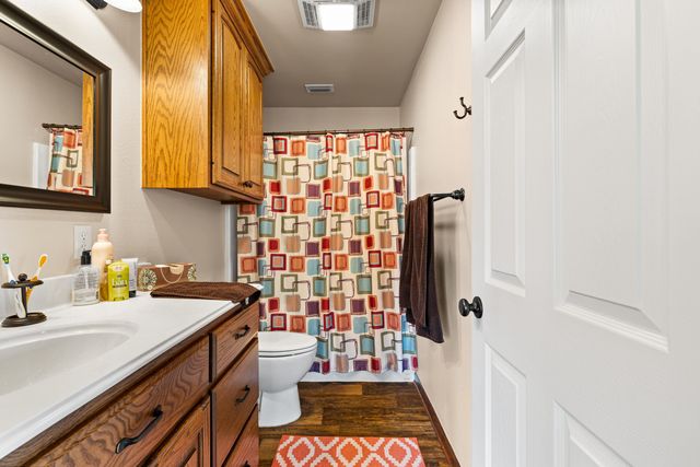 5119 Cypress Village Rd, Karnack, TX 75661