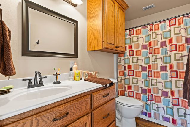 5119 Cypress Village Rd, Karnack, TX 75661