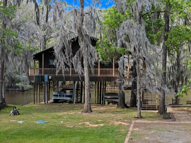 5119 Cypress Village Rd, Karnack, TX 75661