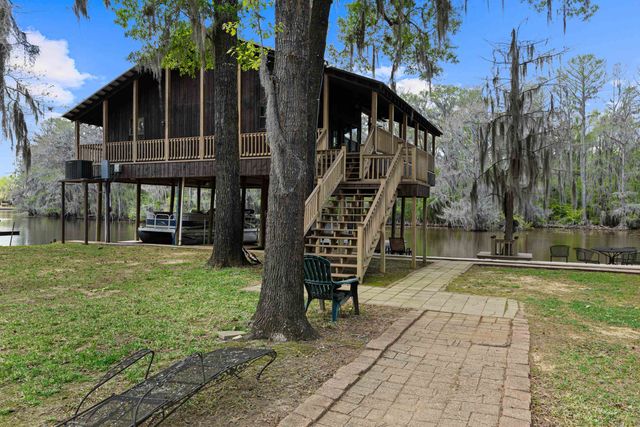 5119 Cypress Village Rd, Karnack, TX 75661