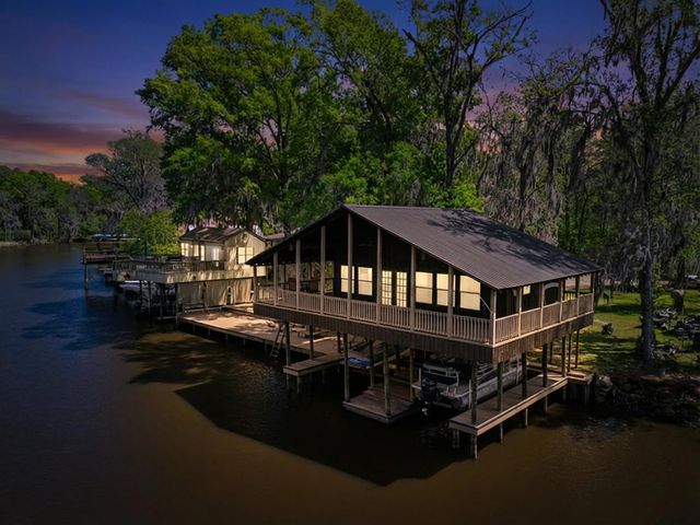 5119 Cypress Village Rd, Karnack, TX 75661