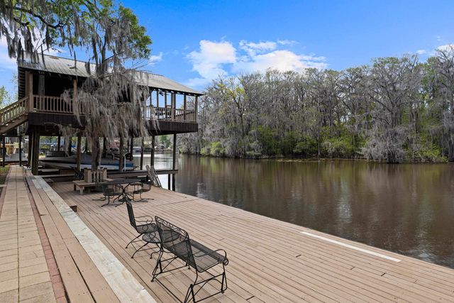 5119 Cypress Village Rd, Karnack, TX 75661