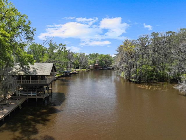 5119 Cypress Village Rd, Karnack, TX 75661